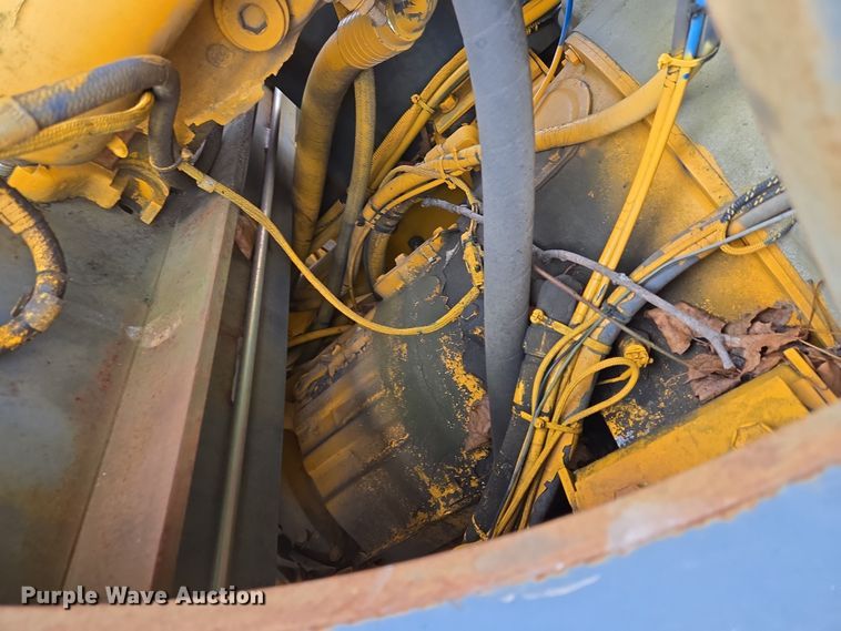 image for item EC4014 1999 Oshkosh H-2718B sweeper