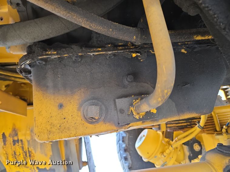 image for item EC4014 1999 Oshkosh H-2718B sweeper