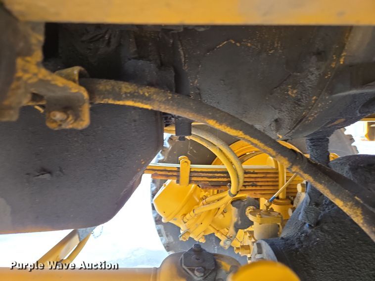 image for item EC4014 1999 Oshkosh H-2718B sweeper