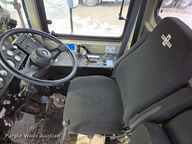 image for item EC4014 1999 Oshkosh H-2718B sweeper