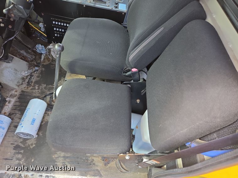 image for item EC4014 1999 Oshkosh H-2718B sweeper