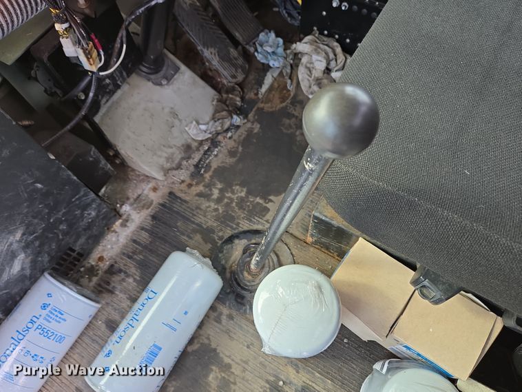 image for item EC4014 1999 Oshkosh H-2718B sweeper