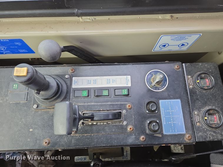 image for item EC4014 1999 Oshkosh H-2718B sweeper