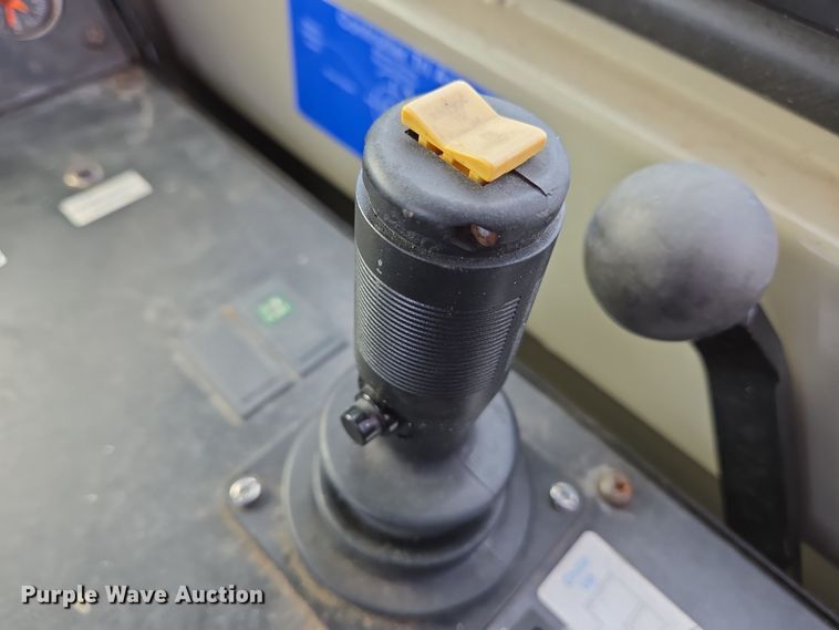 image for item EC4014 1999 Oshkosh H-2718B sweeper