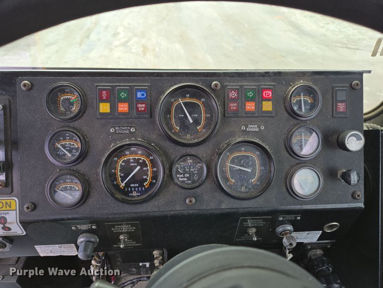 image for item EC4014 1999 Oshkosh H-2718B sweeper