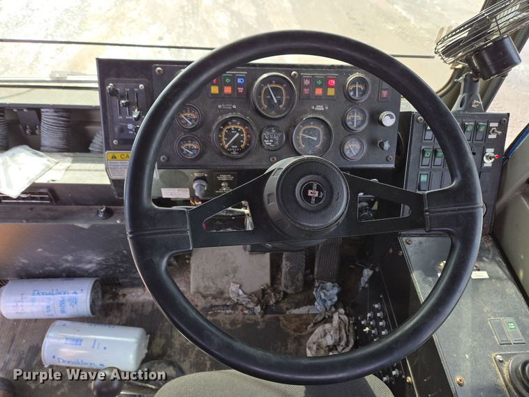 image for item EC4014 1999 Oshkosh H-2718B sweeper