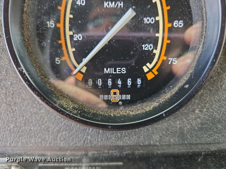 image for item EC4014 1999 Oshkosh H-2718B sweeper