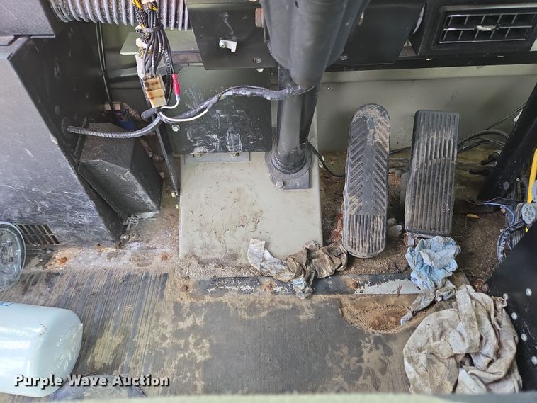 image for item EC4014 1999 Oshkosh H-2718B sweeper