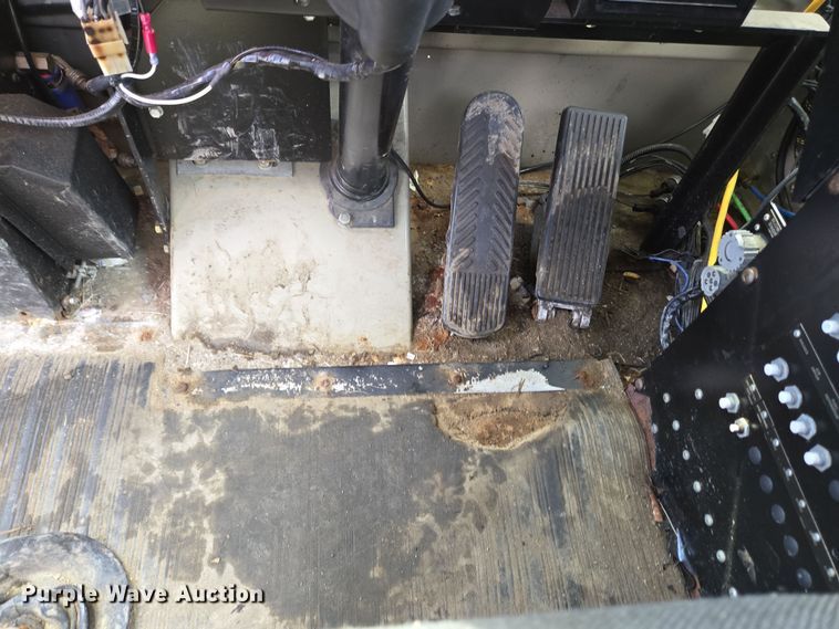 image for item EC4014 1999 Oshkosh H-2718B sweeper