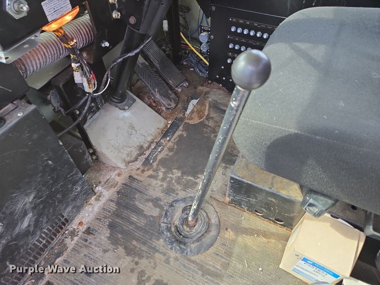 image for item EC4014 1999 Oshkosh H-2718B sweeper