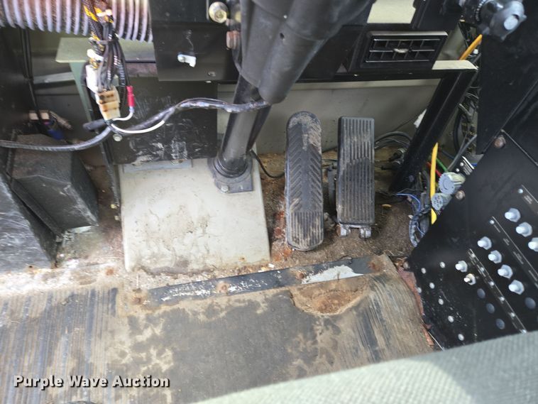 image for item EC4014 1999 Oshkosh H-2718B sweeper