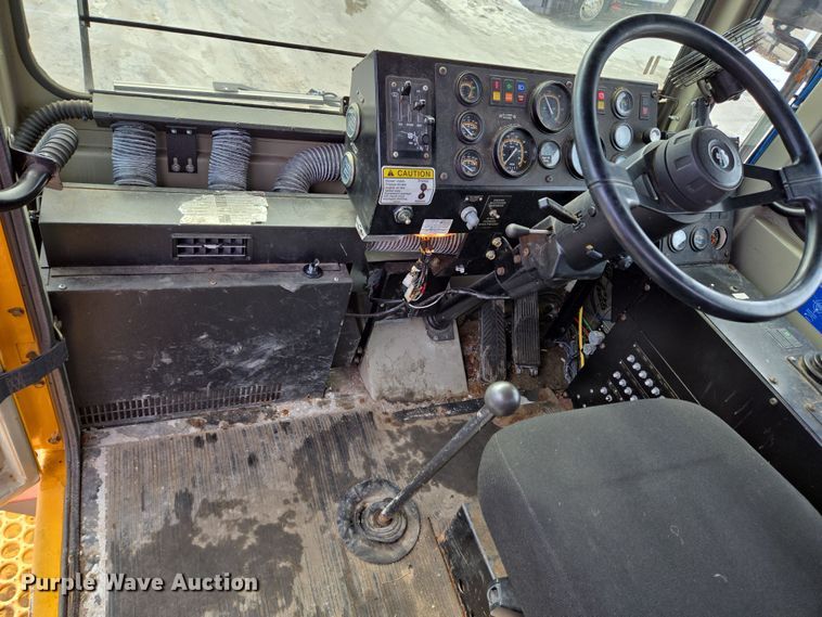 image for item EC4014 1999 Oshkosh H-2718B sweeper