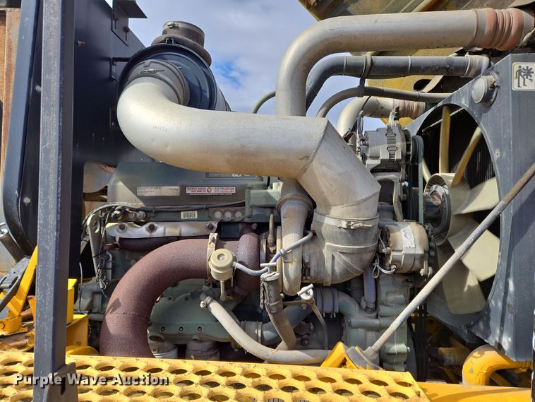 image for item EC4014 1999 Oshkosh H-2718B sweeper