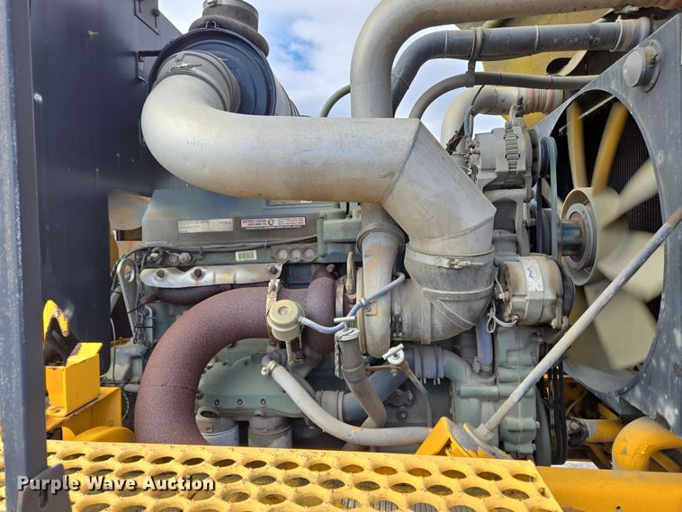 image for item EC4014 1999 Oshkosh H-2718B sweeper