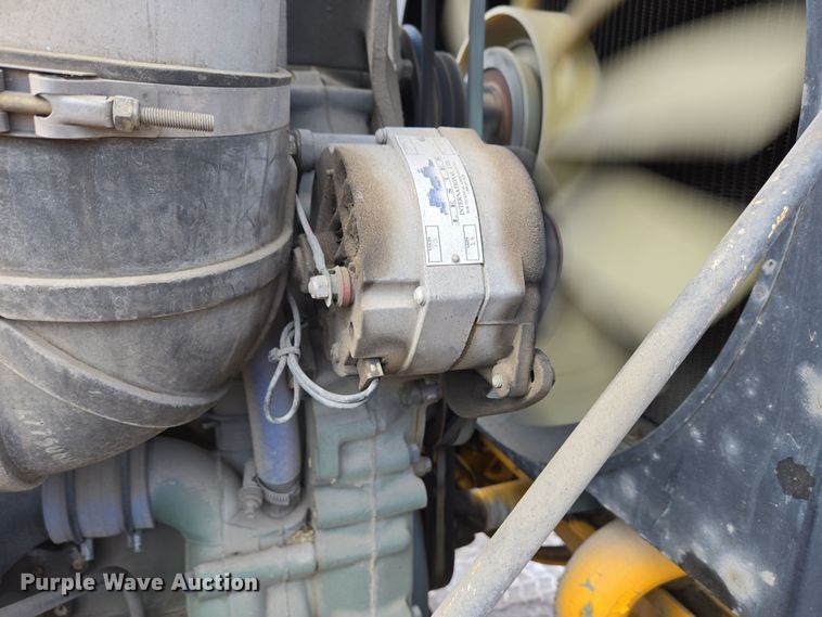 image for item EC4014 1999 Oshkosh H-2718B sweeper