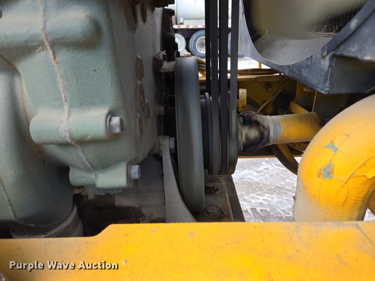 image for item EC4014 1999 Oshkosh H-2718B sweeper