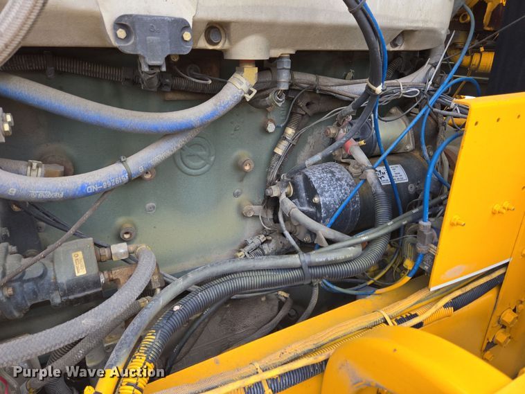 image for item EC4014 1999 Oshkosh H-2718B sweeper