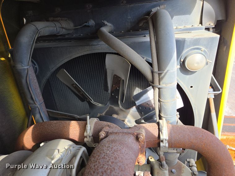 image for item EC4014 1999 Oshkosh H-2718B sweeper