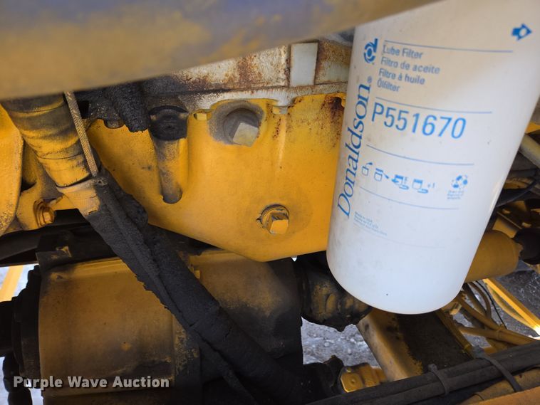 image for item EC4014 1999 Oshkosh H-2718B sweeper