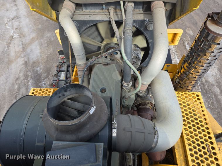 image for item EC4014 1999 Oshkosh H-2718B sweeper