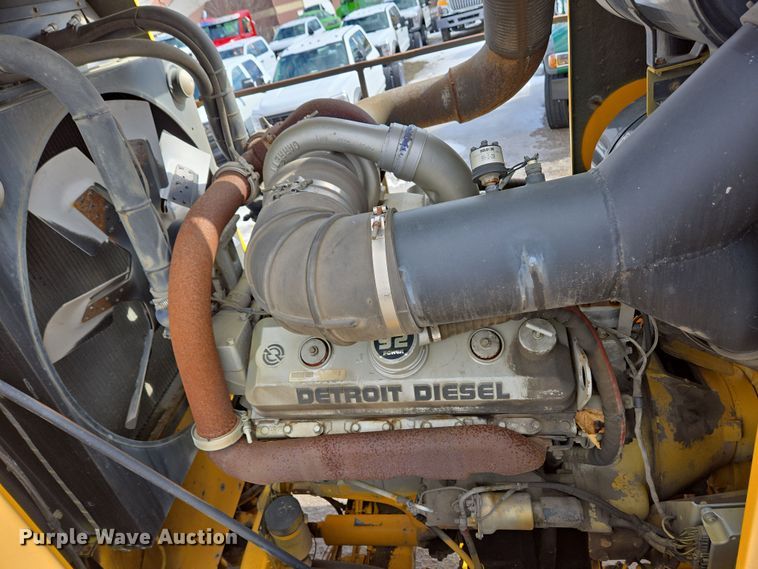 image for item EC4014 1999 Oshkosh H-2718B sweeper