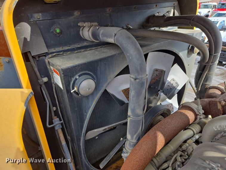 image for item EC4014 1999 Oshkosh H-2718B sweeper