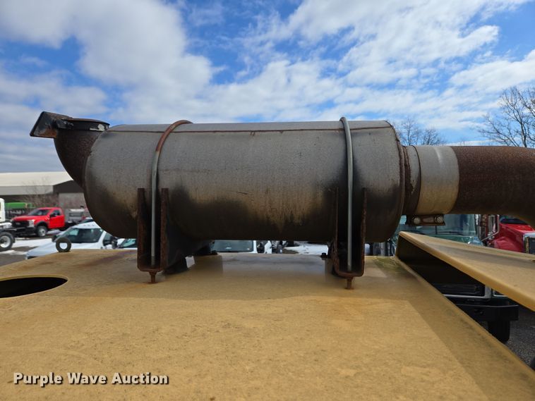 image for item EC4014 1999 Oshkosh H-2718B sweeper