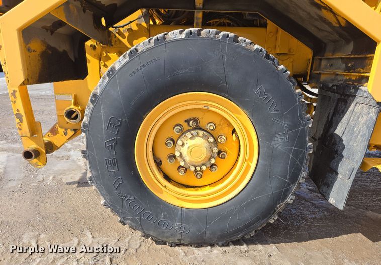 image for item EC4014 1999 Oshkosh H-2718B sweeper