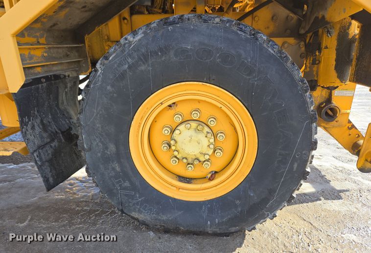 image for item EC4014 1999 Oshkosh H-2718B sweeper