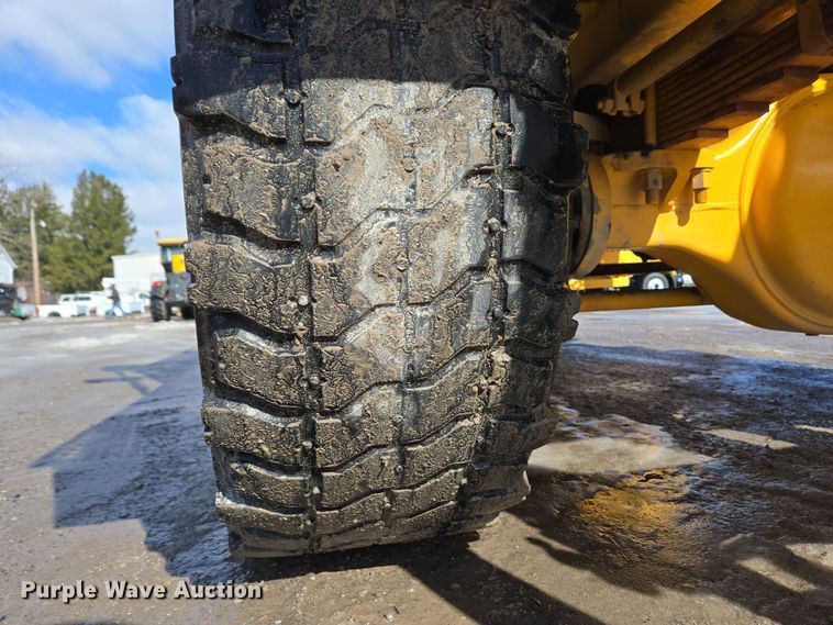 image for item EC4014 1999 Oshkosh H-2718B sweeper