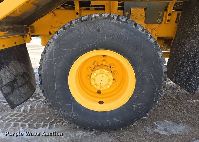 image for item EC4014 1999 Oshkosh H-2718B sweeper