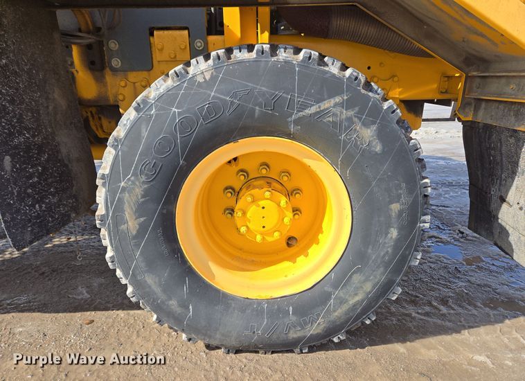 image for item EC4014 1999 Oshkosh H-2718B sweeper