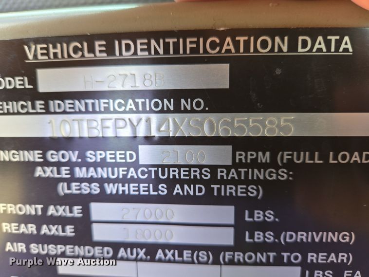 image for item EC4014 1999 Oshkosh H-2718B sweeper