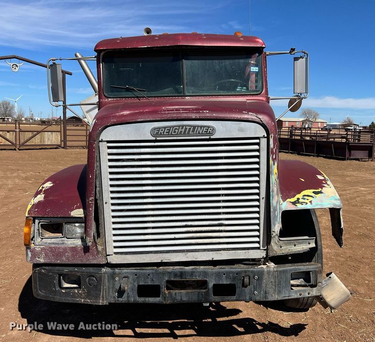 image for item ED2477 1993 Freightliner FLD120 semi truck