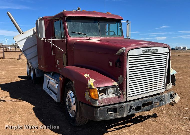 image for item ED2477 1993 Freightliner FLD120 semi truck