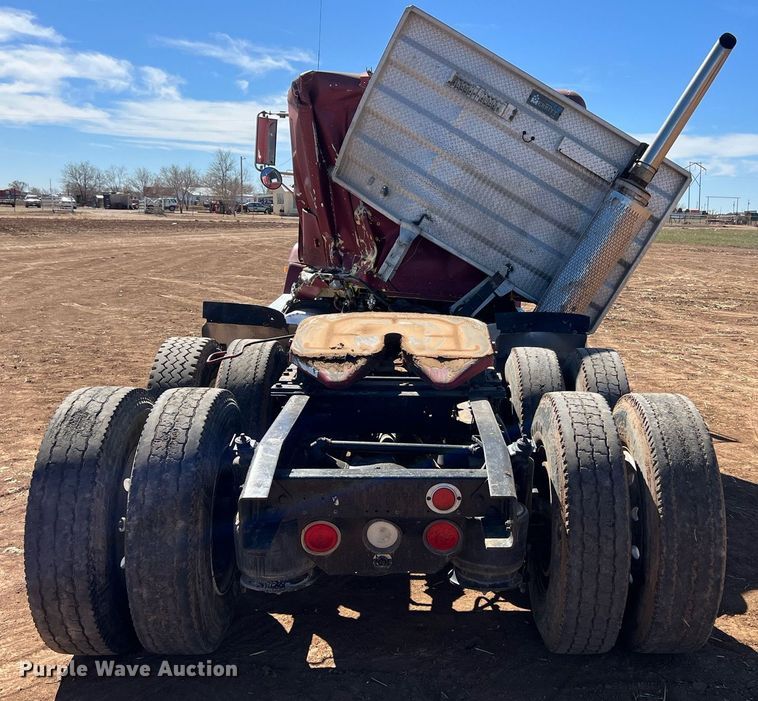 image for item ED2477 1993 Freightliner FLD120 semi truck