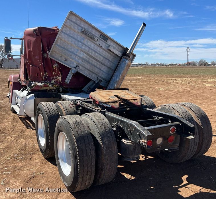 image for item ED2477 1993 Freightliner FLD120 semi truck