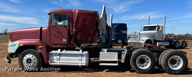 image for item ED2477 1993 Freightliner FLD120 semi truck