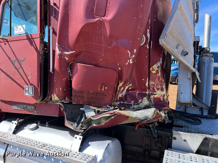 image for item ED2477 1993 Freightliner FLD120 semi truck