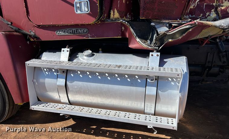 image for item ED2477 1993 Freightliner FLD120 semi truck