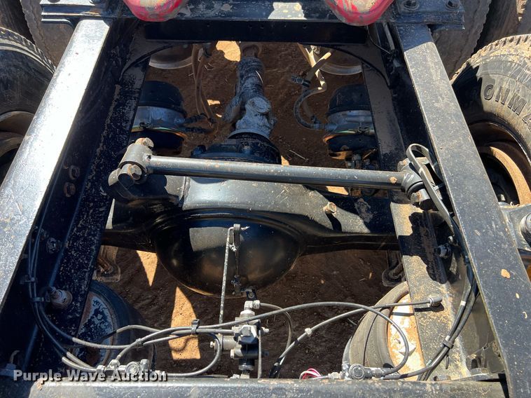 image for item ED2477 1993 Freightliner FLD120 semi truck