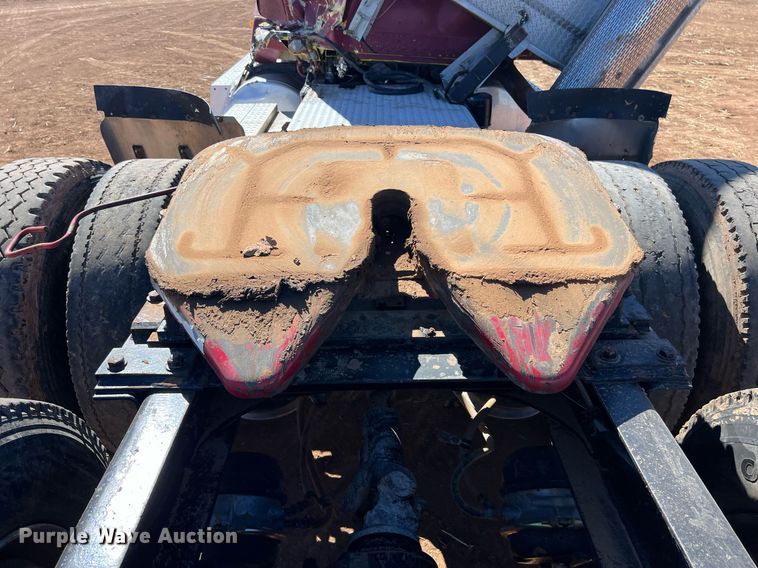 image for item ED2477 1993 Freightliner FLD120 semi truck