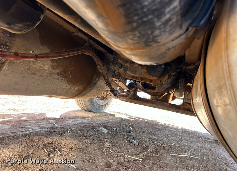 image for item ED2477 1993 Freightliner FLD120 semi truck