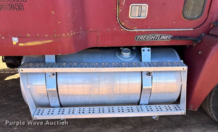 image for item ED2477 1993 Freightliner FLD120 semi truck