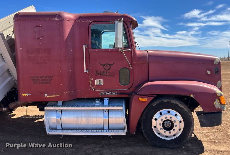 image for item ED2477 1993 Freightliner FLD120 semi truck