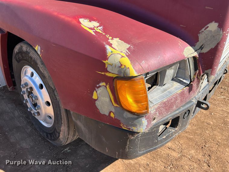 image for item ED2477 1993 Freightliner FLD120 semi truck