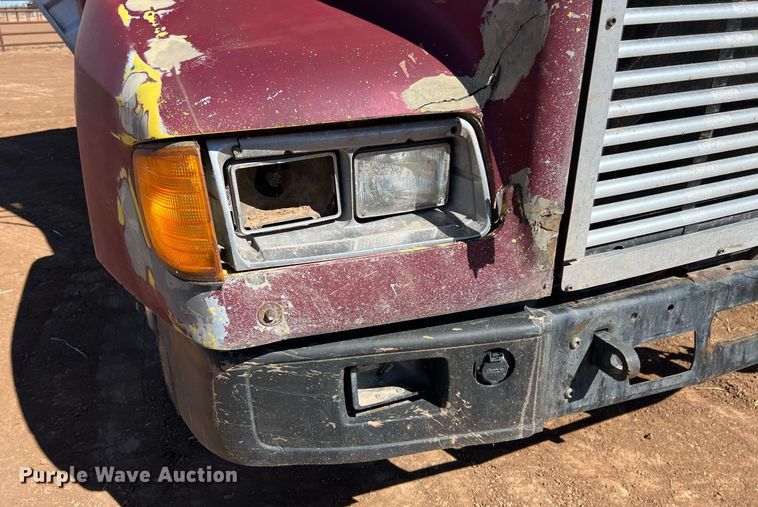 image for item ED2477 1993 Freightliner FLD120 semi truck