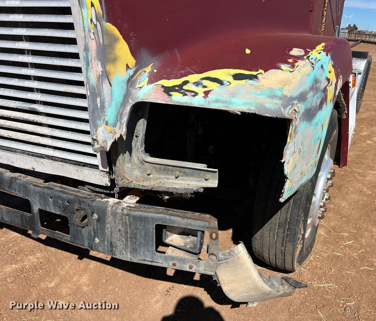image for item ED2477 1993 Freightliner FLD120 semi truck