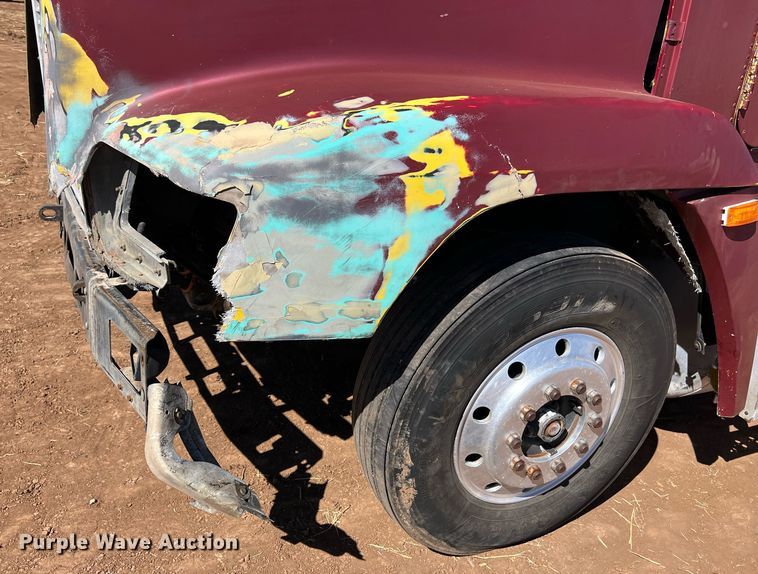 image for item ED2477 1993 Freightliner FLD120 semi truck