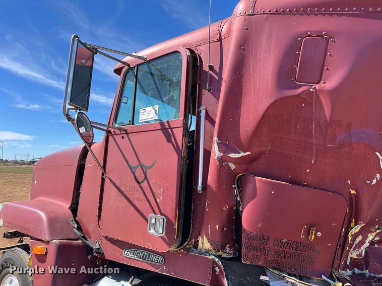 image for item ED2477 1993 Freightliner FLD120 semi truck